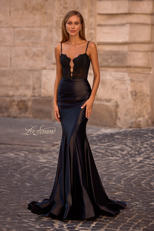 32916 - La Femme Dress